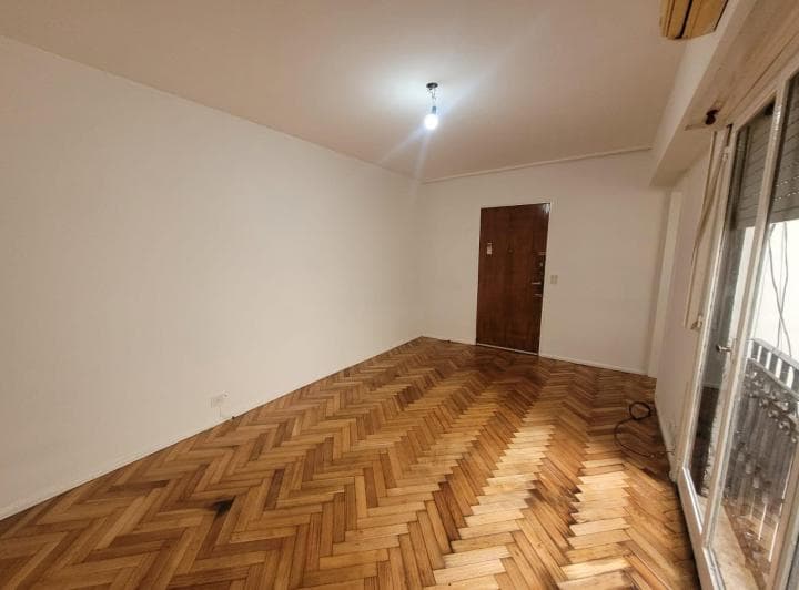 departamento de 2 ambientes con lavadero en un cuarto piso luminoso y silencioso