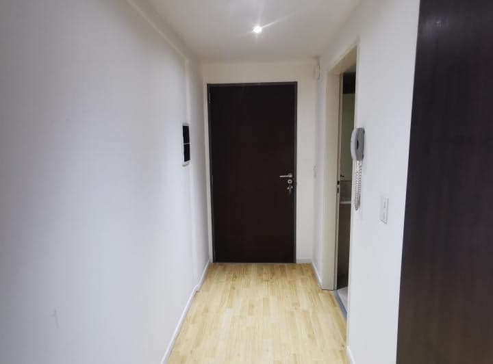 Monoambiente luminoso en alquiler en edificio pet friendly ubicado en una calle