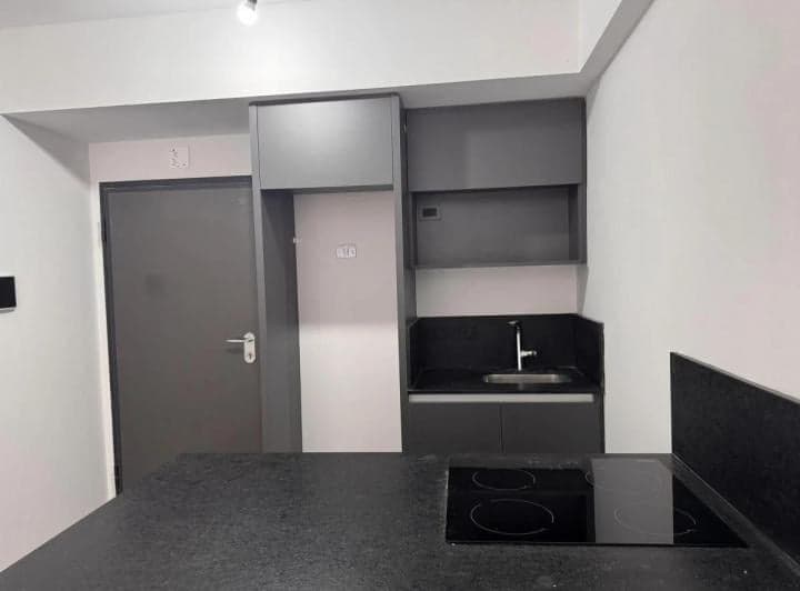 Puerta, isla completa y mesada