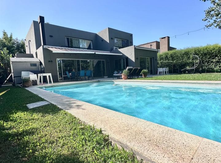 Casa Alquiler de 6 ambientes