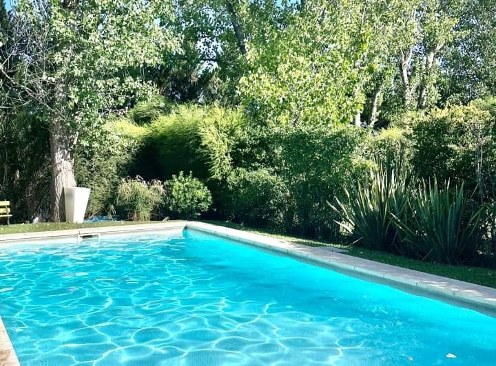Casa · 320m² · 6 Ambientes · 3 Cocheras