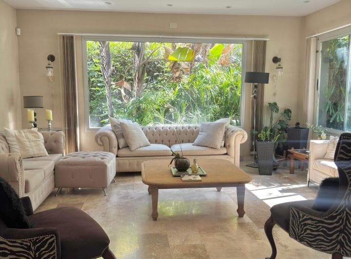 Casa · 320m² · 6 Ambientes · 3 Cocheras - Belen P