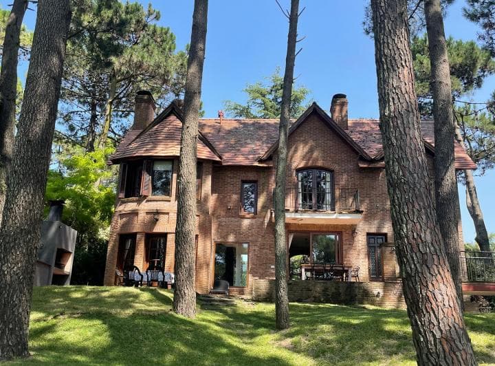 Casa en Alquiler de 8 ambientes