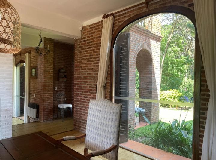 Casa de 8 ambientes Alquiler USD 2.000