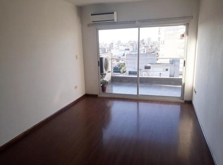 HERMOSO 2 AMBIENTES CON BALCON AL FRENTE CON VISTA PANORAMICA.
LIVING COMEDOR, A