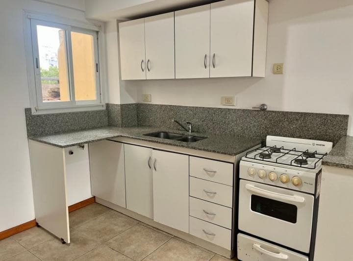 ALQUILER MONOAMBIENTE VILLA PUEYRREDÓN
Vallejos 3253 3er piso frente
A 3 cuadr