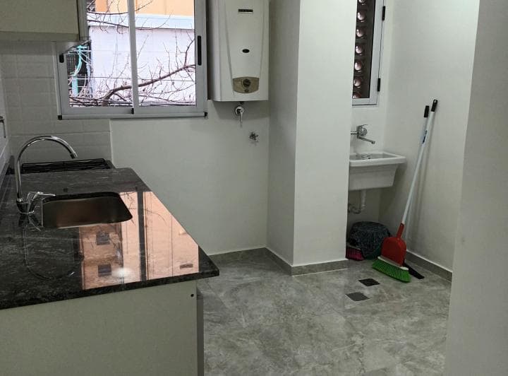 Se alquila dto a máximo 4 personas grupo familiar.con ingresos en blanco y mínim