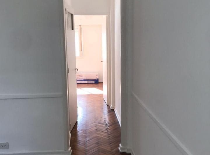 Piso parqué pulido, hacia habitación