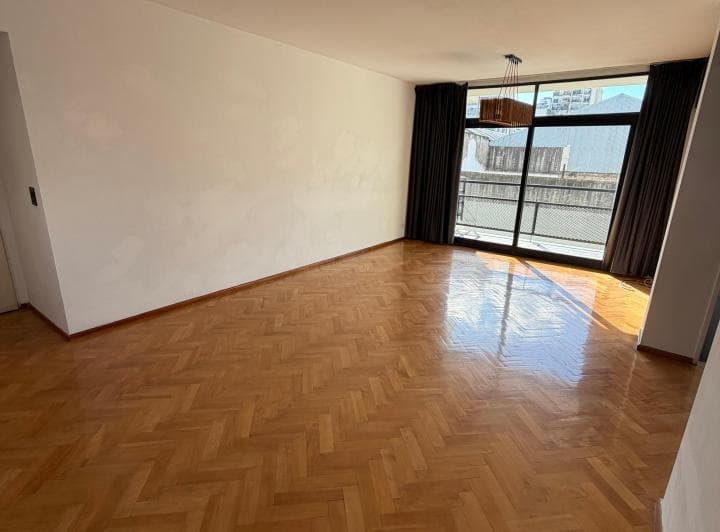 Excelente 2 ambientes en 3.º piso con ascensor, muy luminoso y en muy buen estad