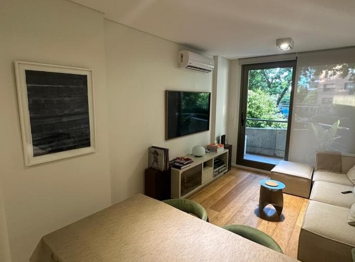 Departamento 2 ambientes en suite – Cochera, patio propio, seguridad 24hs y amen