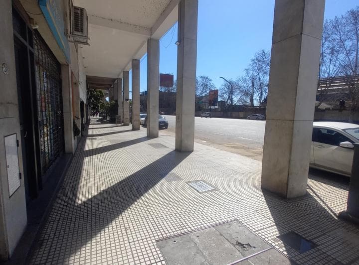Sobre la Av. Libertador , a 200 mts de la Recoleta. En un octavo piso muy lumino
