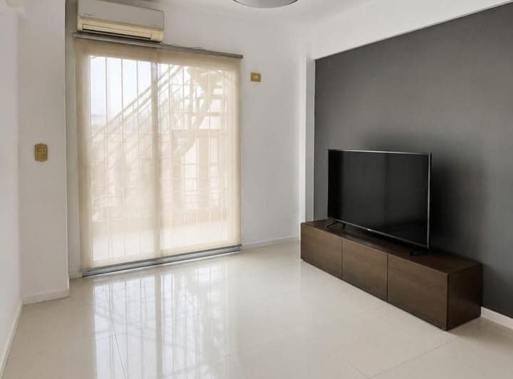 Departamento Duplex, super luminoso, silencioso, contrafrente.
Se ingresa y te