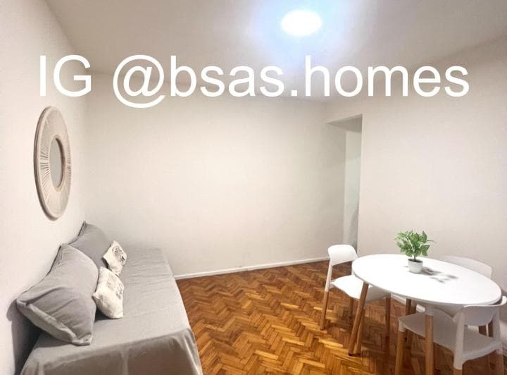 DOS AMBIENTES EN RECOLETA EXCELENTE UBICACION
Paraguay 1275
620USD con expensas