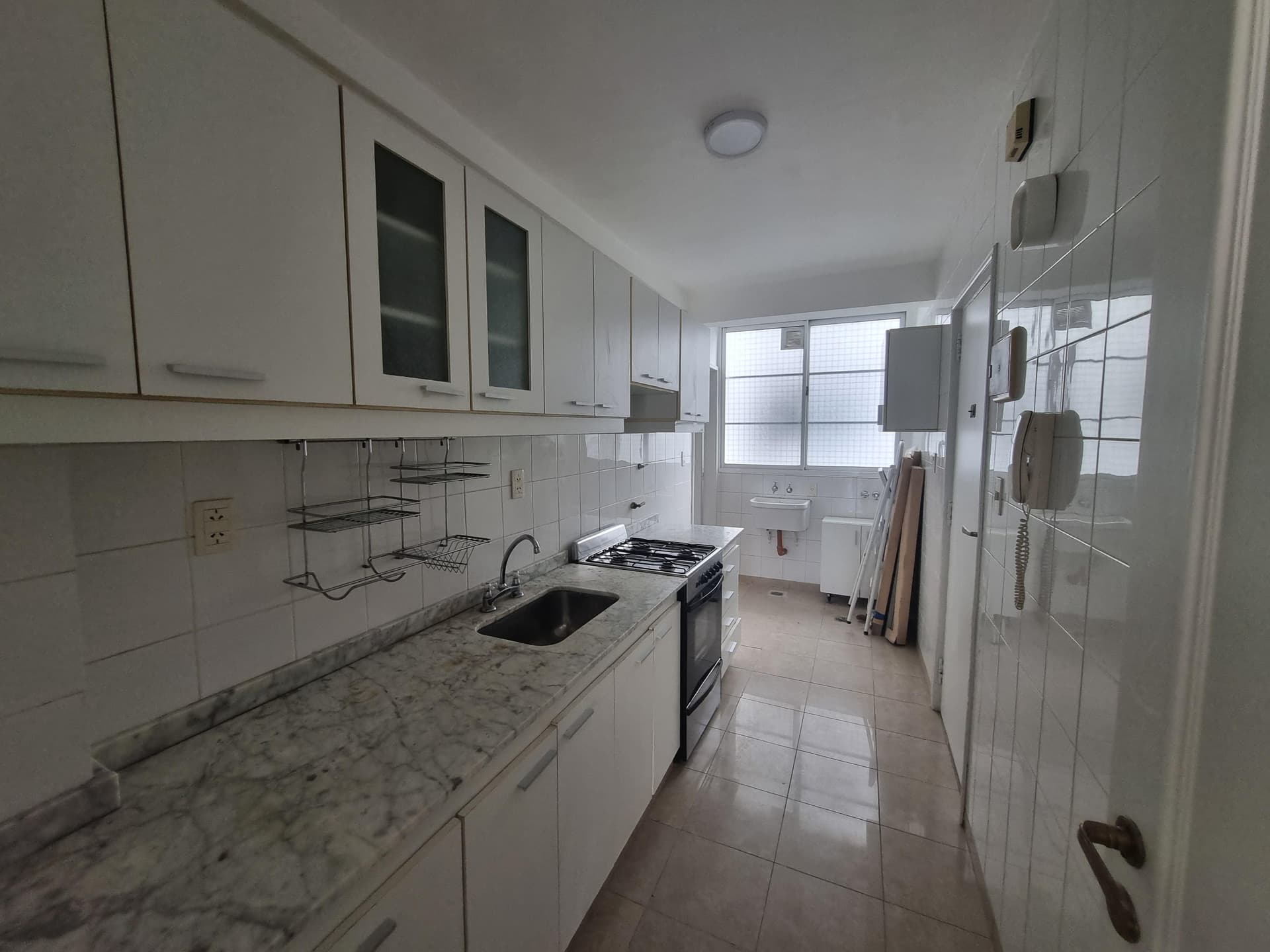 Cocina con lavadero incorporado