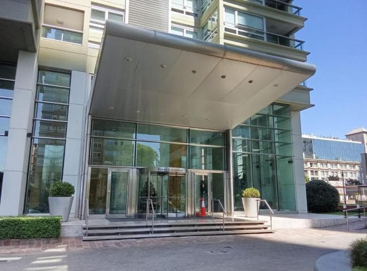 Departamento con dos dormitorios en suite, cocina completa, comedor, living, pal