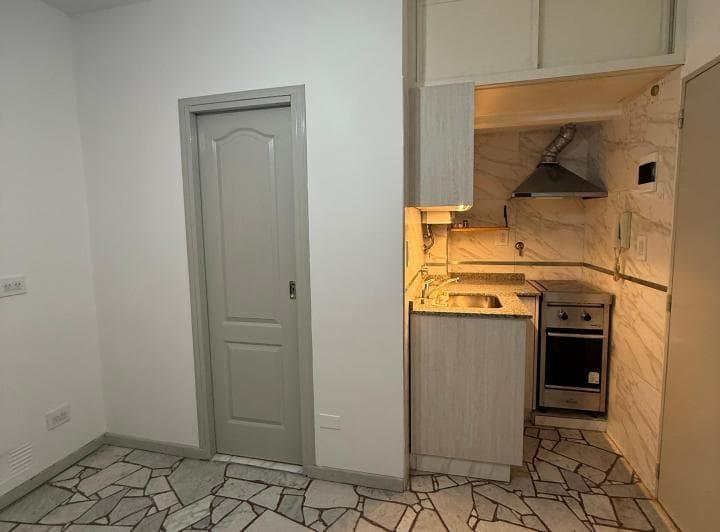 Luminoso. Cocina integrada. Aire Acondicionado. Recién pintado Ideal estudia