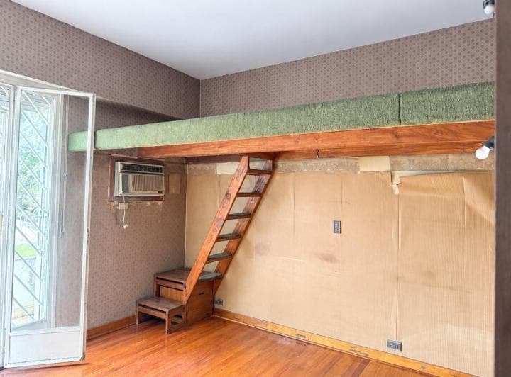 Cómodo y luminoso 3 ambientes. 1er piso por escalera. Orientación ESTE. Los dorm
