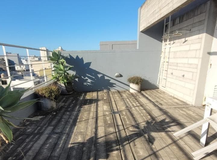 terraza con parrilla