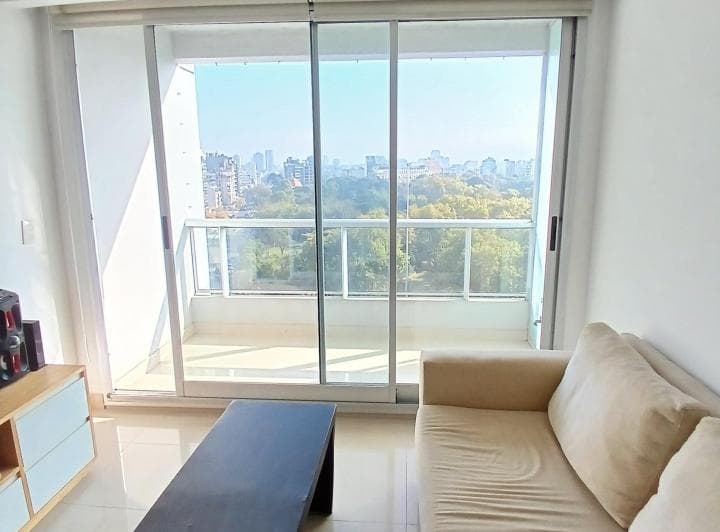 ¡Hermoso Departamento en Torre Premium con Vista al Parque Centenario y Cochera
