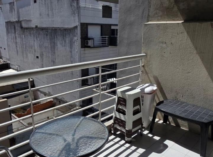 Se alquila monoambiente amoblado en Monserrat con balcón. Chile al 1200. Edifici