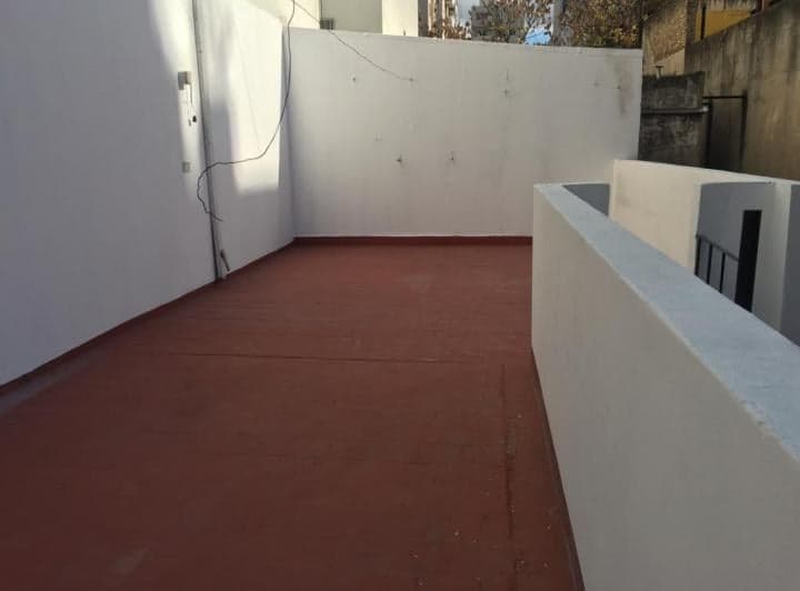 PH 3 dormitorios, 1 liv comedor. 1 baño, ampia cocina, patio, terraza Luminoso